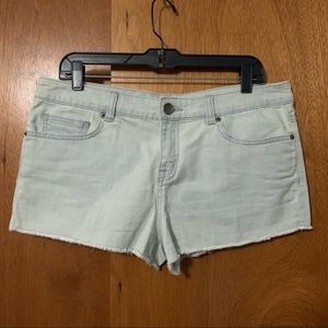 Super Light Wash Shorts Raw Edge